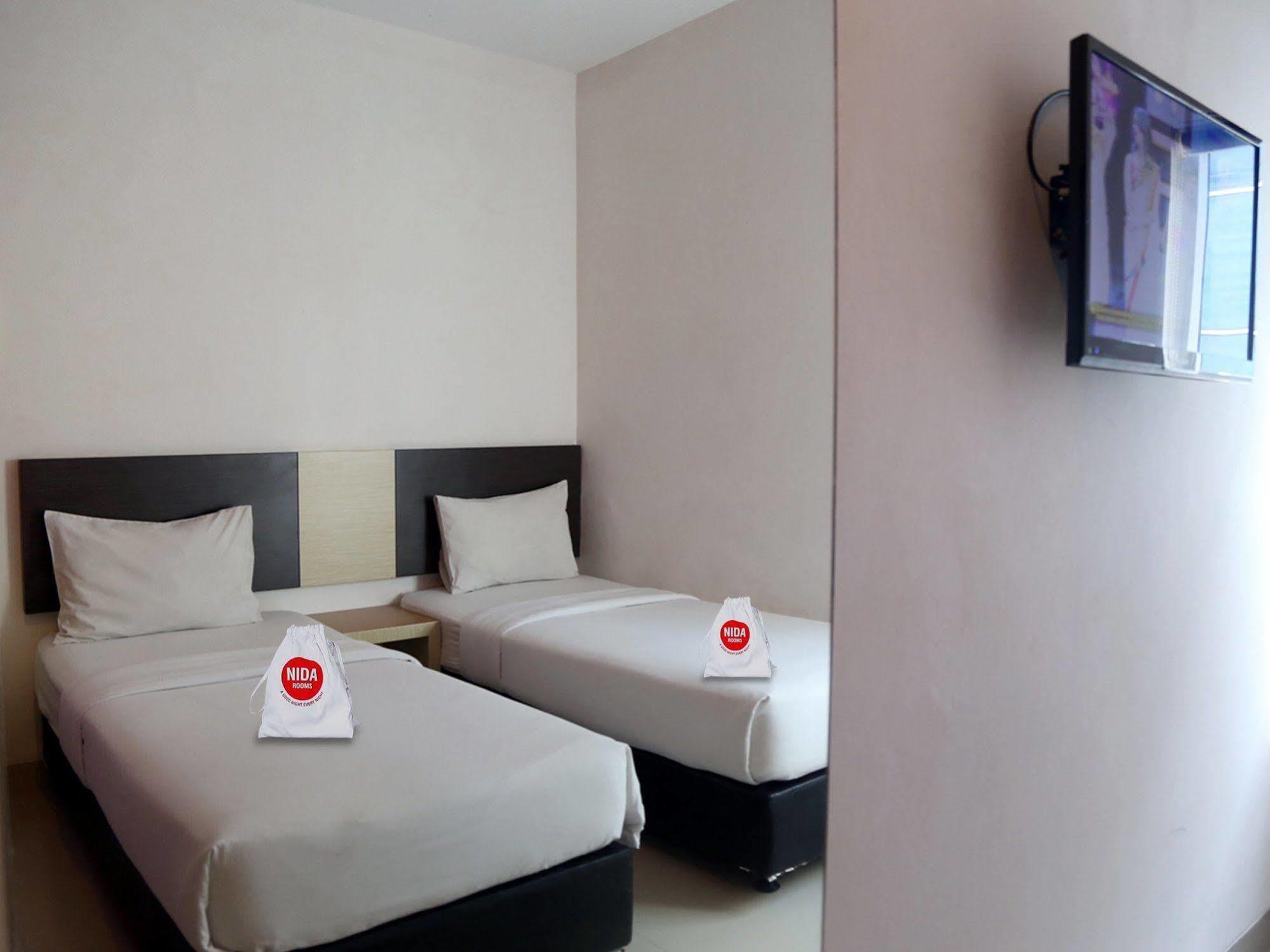 Nida Rooms Makassar Ahmad Yani Exterior foto