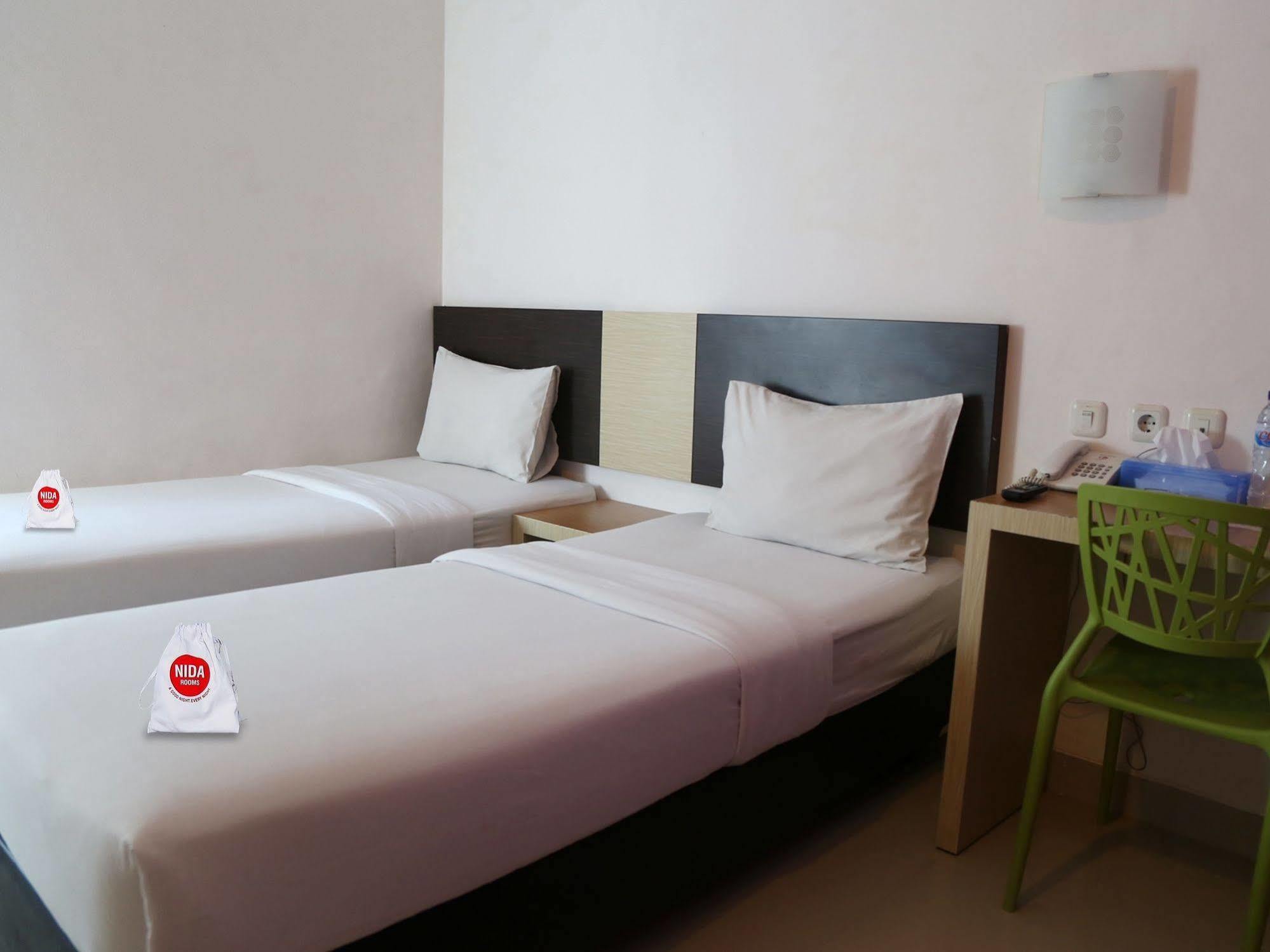 Nida Rooms Makassar Ahmad Yani Exterior foto