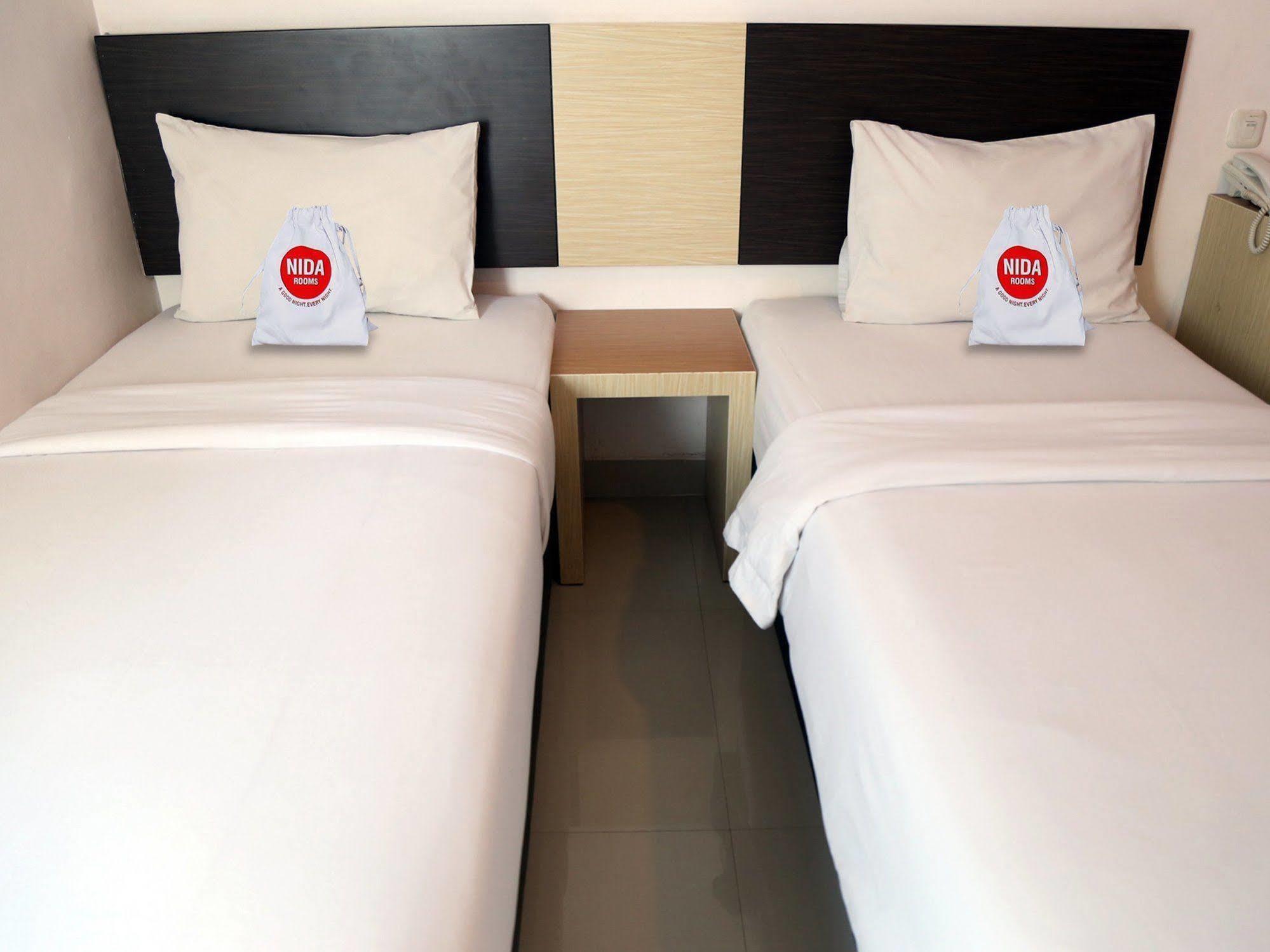 Nida Rooms Makassar Ahmad Yani Exterior foto