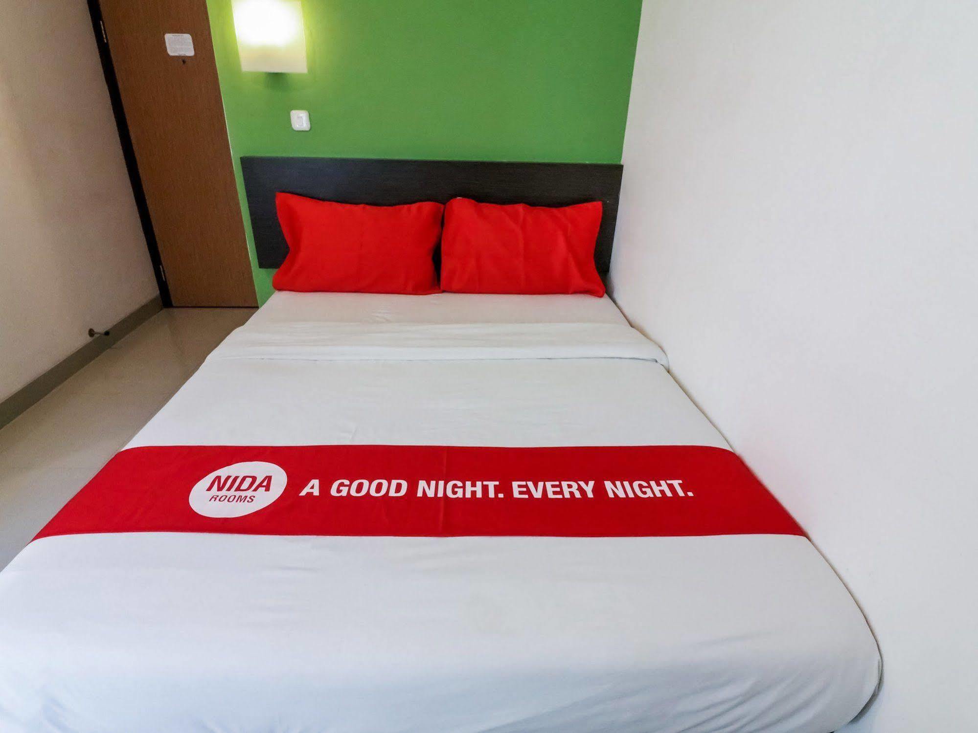 Nida Rooms Makassar Ahmad Yani Exterior foto