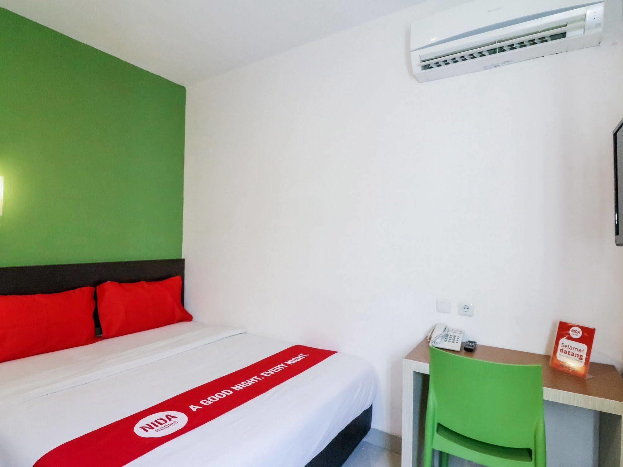 Nida Rooms Makassar Ahmad Yani Exterior foto