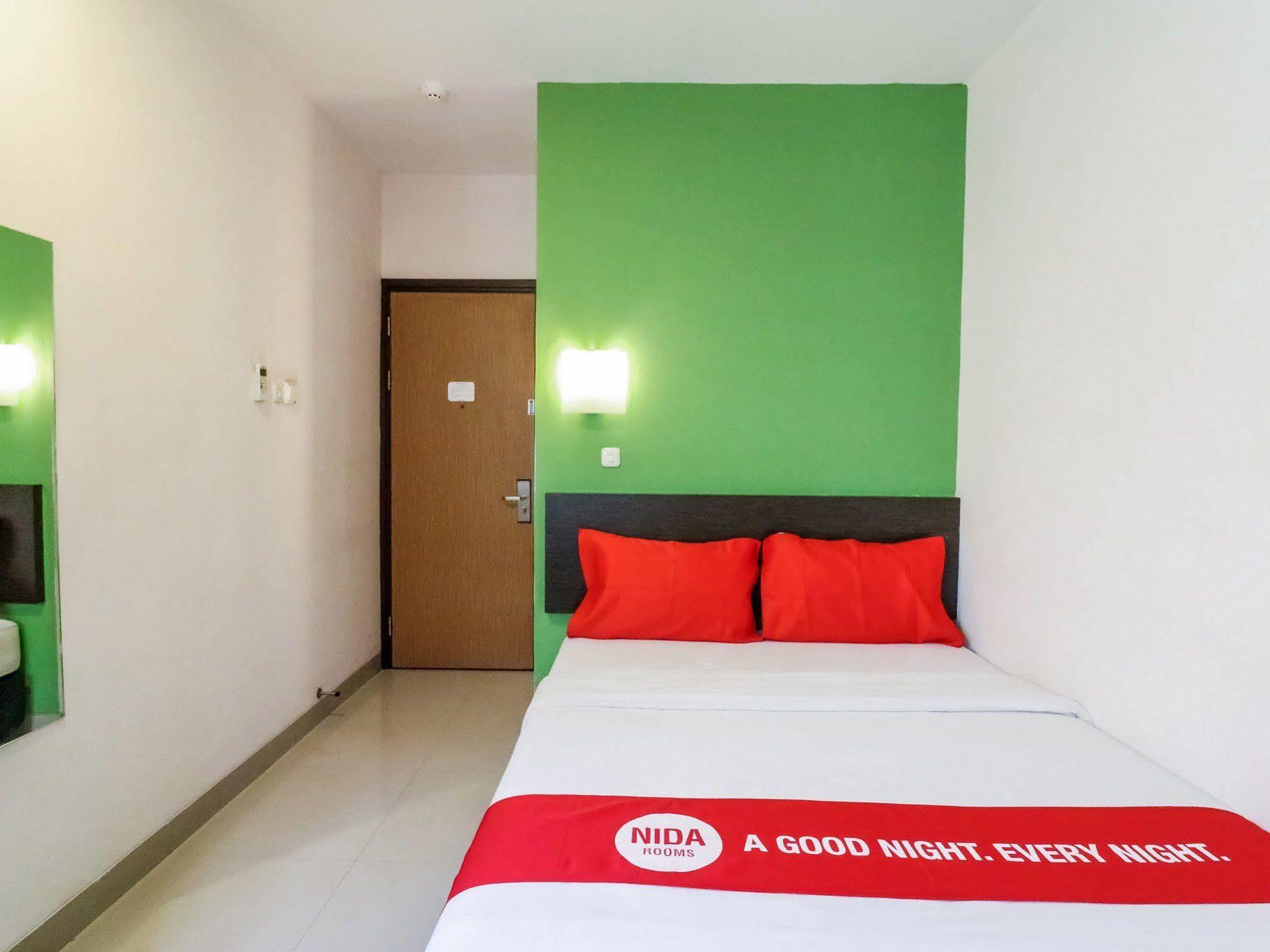 Nida Rooms Makassar Ahmad Yani Exterior foto