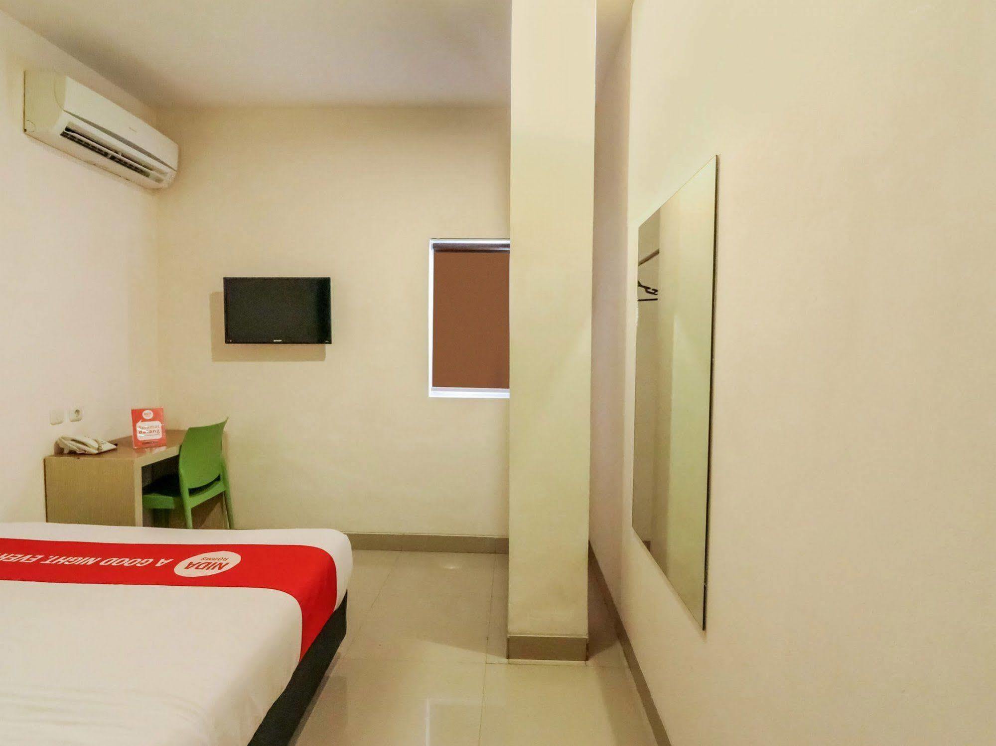 Nida Rooms Makassar Ahmad Yani Exterior foto