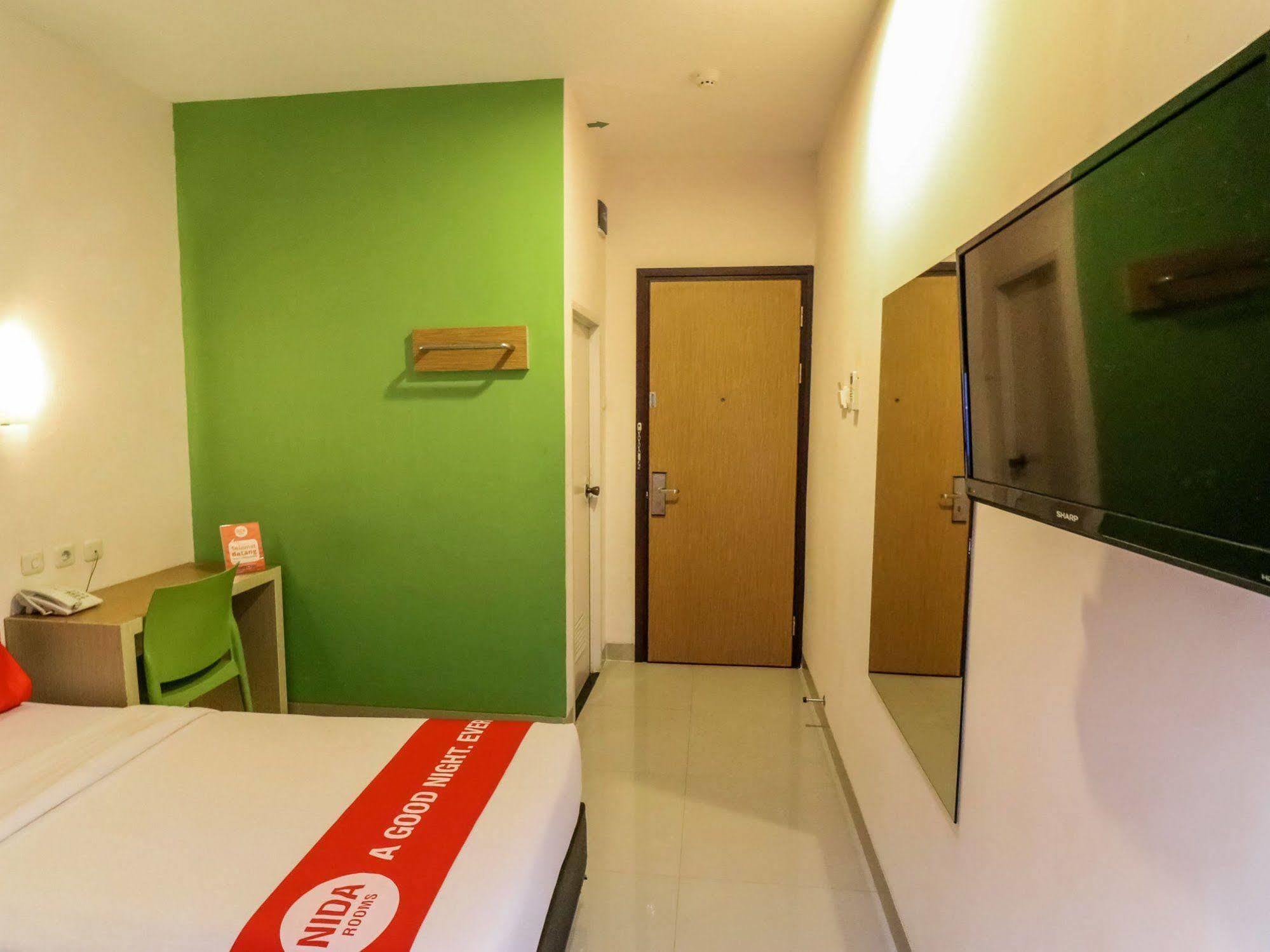 Nida Rooms Makassar Ahmad Yani Exterior foto