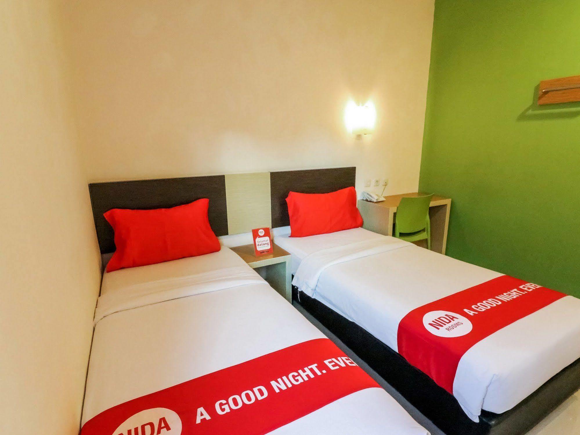 Nida Rooms Makassar Ahmad Yani Exterior foto