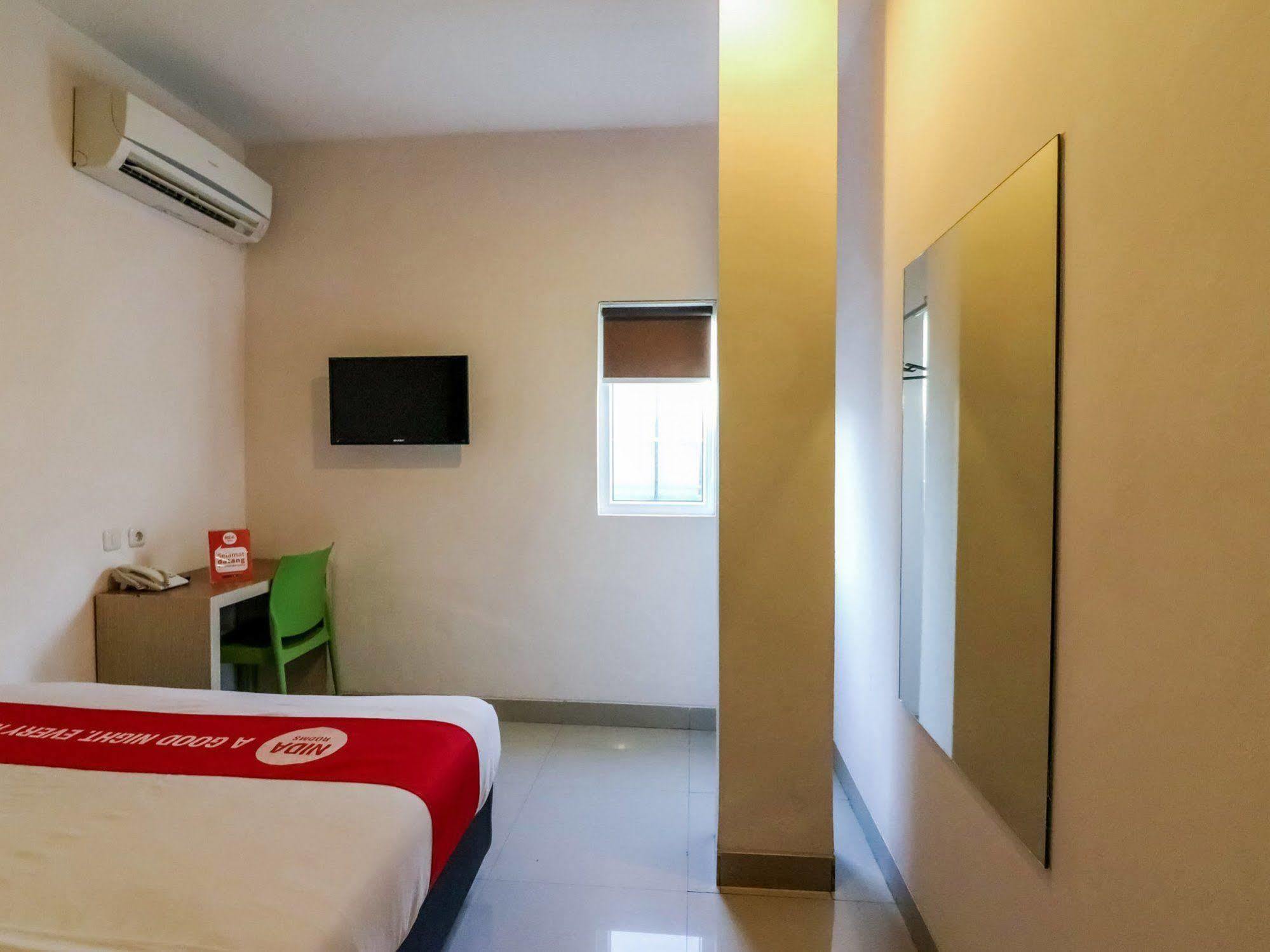 Nida Rooms Makassar Ahmad Yani Exterior foto