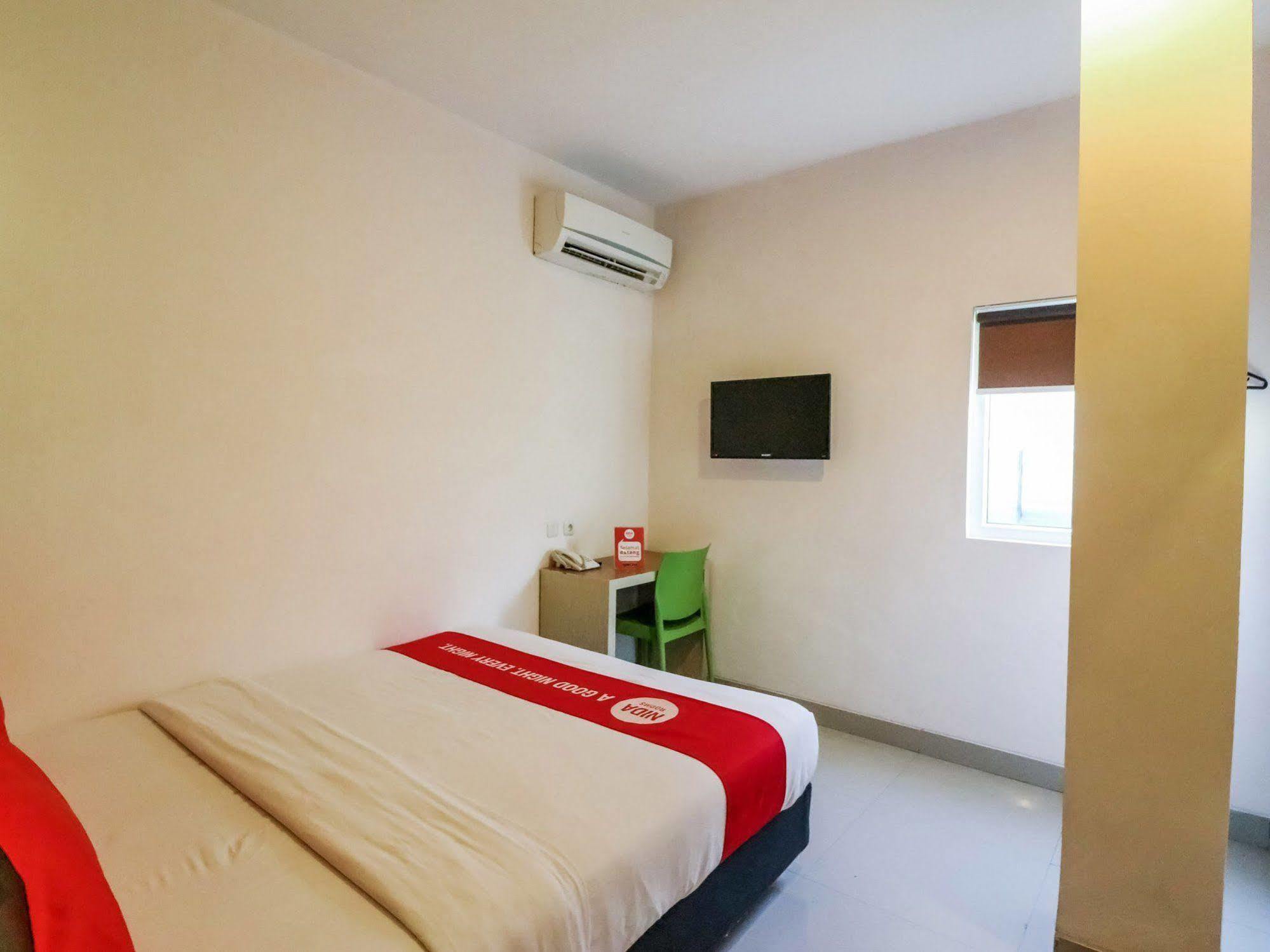 Nida Rooms Makassar Ahmad Yani Exterior foto