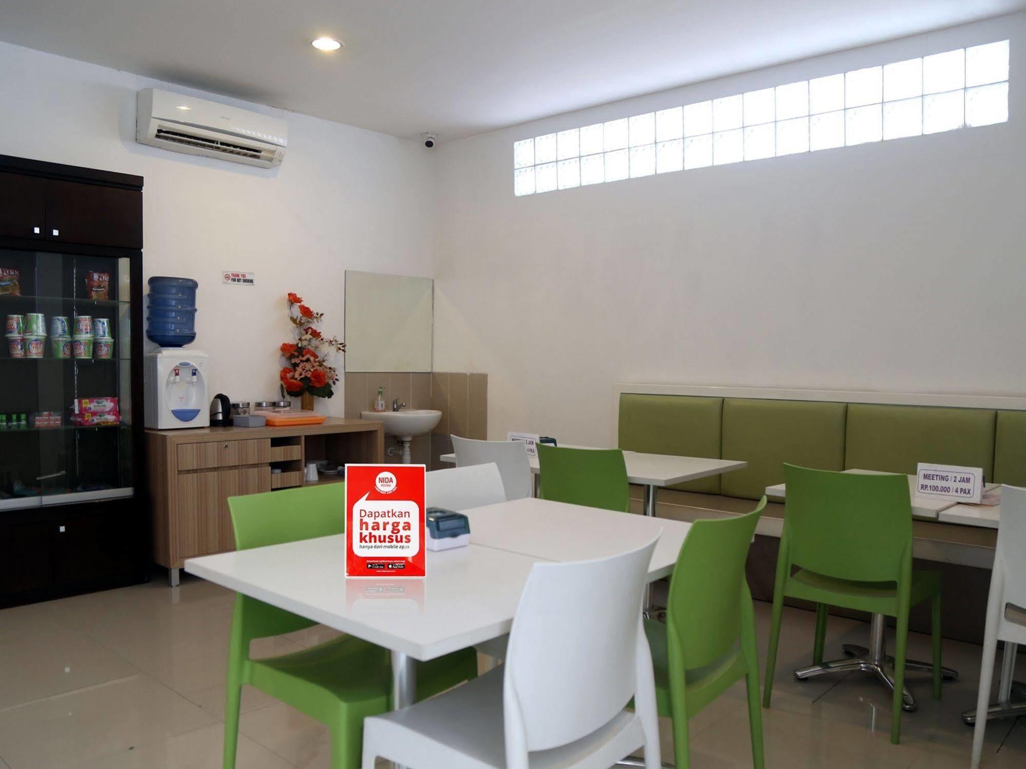 Nida Rooms Makassar Ahmad Yani Exterior foto