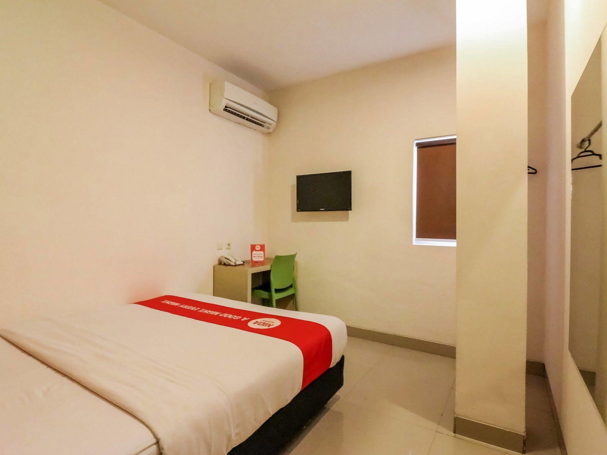 Nida Rooms Makassar Ahmad Yani Exterior foto